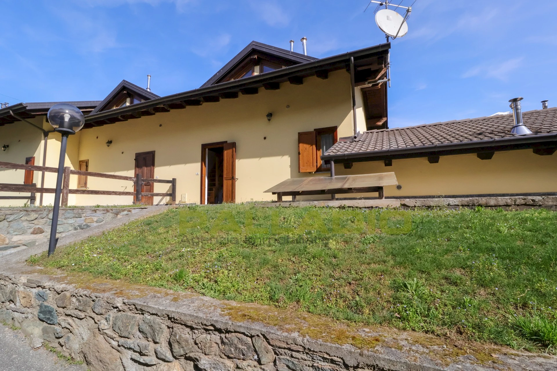 La Tua Oasi di Pace in Valle d'Aosta - Pontey Splendido Monolocale con sottotetto e Balcone Panoramico Foto 27