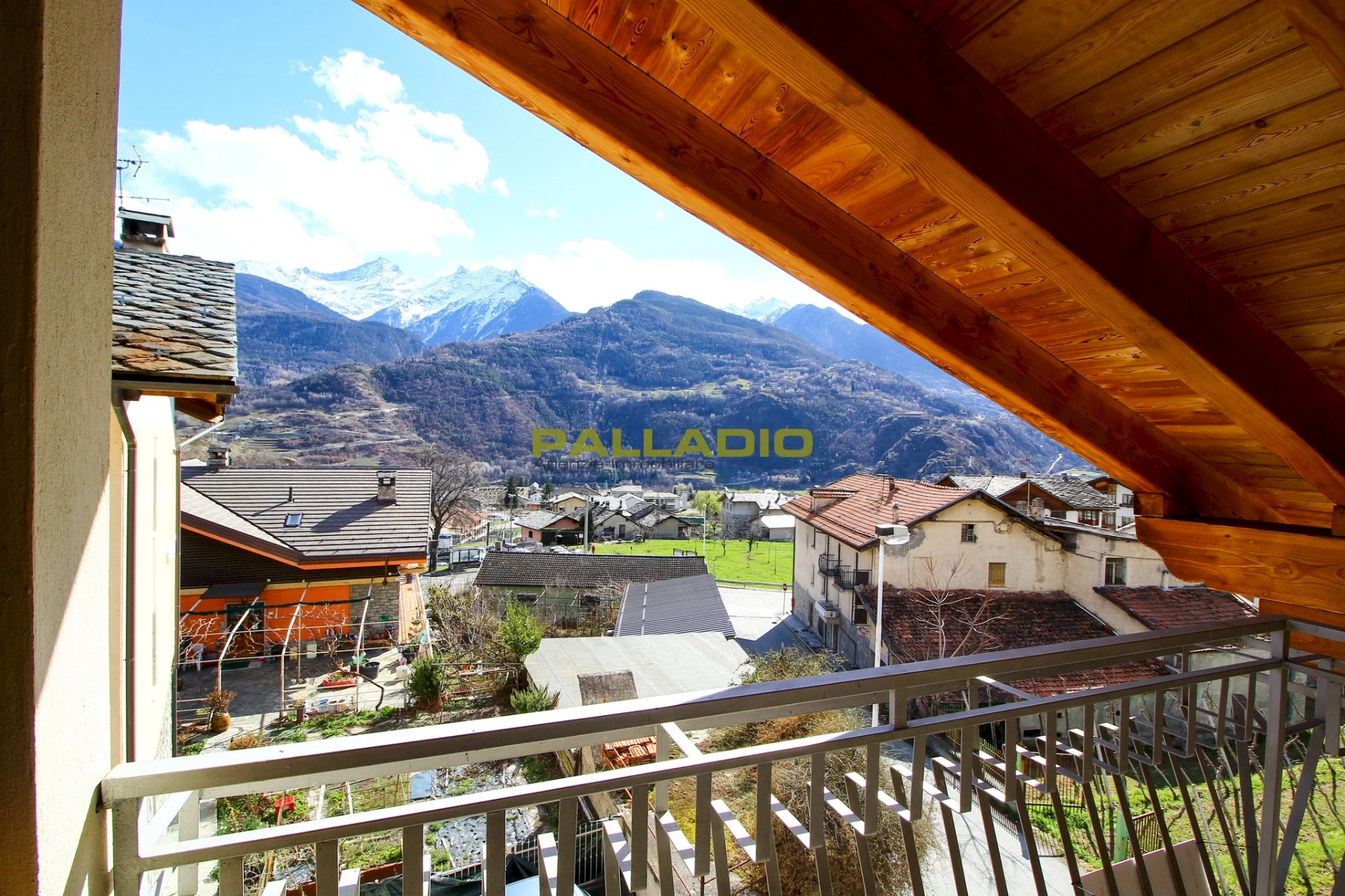 Valle d'Aosta - Saint Pierre - Panoramica Mansarda in stile Alpine, il tuo rifugio caldo e accogliente Foto 15
